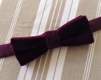 French 1960s Vintage Men Bow Tie - Stylish Burgundy Velvet - Pre-Tied - MADE IN FRANCE - New