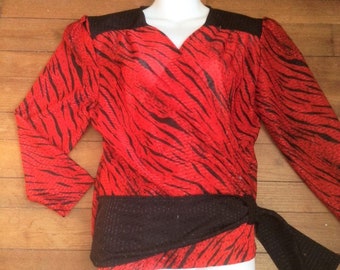 One of the Kind Français 1980 vintage Woman Wrapped Blouse Top - Eye Catcher Black & Red Sparkly Flames Print - Nouveau - M