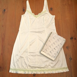 French 1960s Women Vintage Baby Doll Fitted Nightgown Nightdress Slip Dress - Off White & Sage Green Lace - Made in France - New in Box - XL
