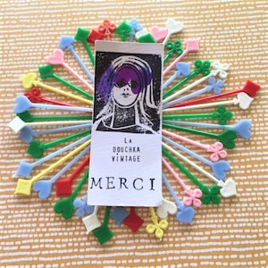 Cure-dents en plastique pour hors-d'oeuvre cocktail VTG, apéritif, français des années 1960 - Lot de 48 - combinaisons de cartes / thème de couleur de carte - amateurs de lecteurs de cartes - neuf