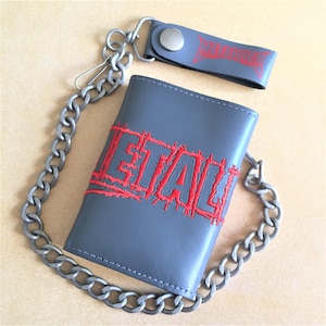 Cartera de bolsillo con cadena de cuero genuino con banda de música Heavy Metal Metallica - Bordados grises y rojos - Vintage sin usar - ¡Regalo vintage único!