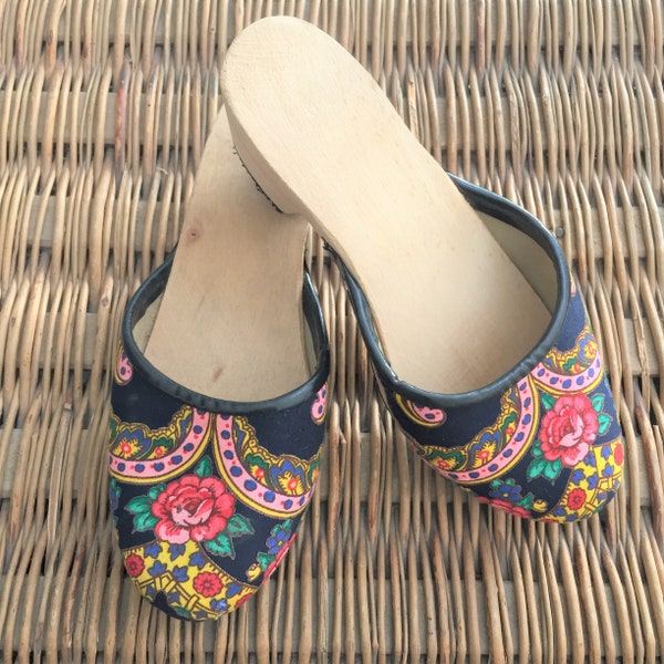 French 1960s Women Vintage Slip-On Wooden Clog Shoes - Handmade - Black & Colourful Flowers - Gypsy Bohemian Style - Unused / New-US 6/FR 36