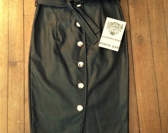 Français 1980 Femmes vintage Open Front Pencil Skirt & Attached Belt - Black Faux Leather - Stylish Skirt - New - W:28 - S