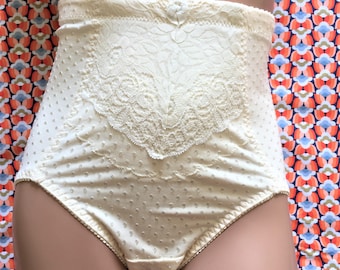 French 1970s Woman Vintage High Waisted Nylon Stretch Lace Panties