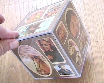 French 1970s PICTURE SHOWCASE ~ 20 Photos ~ Clear Lucite Cube ~ Space Age / Mod / Groovy Style ~ New : Unused Vintage in Original Box