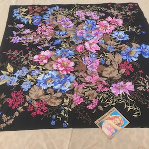 NAZARENO GABRIELLI 1960s Women Square SCARF~ Luxurious Silk ~ Beautiful Floral Print ~ Hand Rolled ~Made in Italy~ Unworn Vintage ~ 35 x 34&quot;