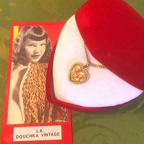 French 1960s PEYNET LOVERS NECKLACE & Heart Pendant Charm ~Gold Plated~ New in Red Heart Shape Box ~Made in France~ Perfect Valentine Gift !