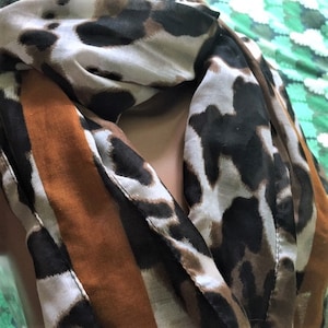 French 1990s Women Vintage Oversized Long Stole Scarf - Eye Catcher Leopard Animal Print - Timeless Style - New - 28 x 70