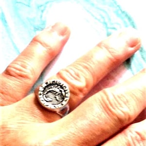 Timeless Unisex Men Women Silver Metal Signet Ring - In relief Astrological Constellation Design - Round Zodiac Sign : Scorpio - New - 8.5 !