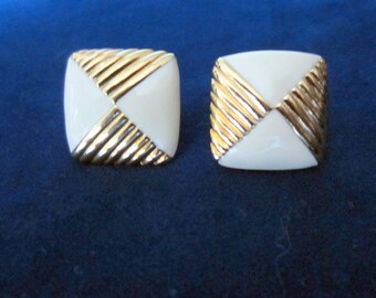 EARRINGS Lovely Career or Nite Out Goldtone and White Post Earrings NICE