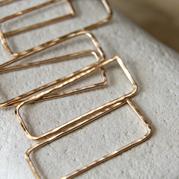 Colgante con conectores rectangulares geométricos chapado en oro de 14 quilates