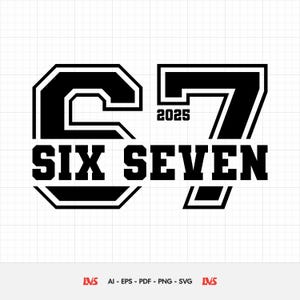 Puede incluir: Diseño gráfico en blanco y negro con los números "67" y el texto "SIX SEVEN" debajo. El año "2025" está encima del número "7". El diseño es de estilo universitario, ideal para ropa.