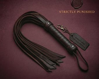 Frusta in cuoio a lama divisa realizzata a mano / Frusta pungente per giochi di impatto / Attrezzatura da dungeon rigorosamente punita