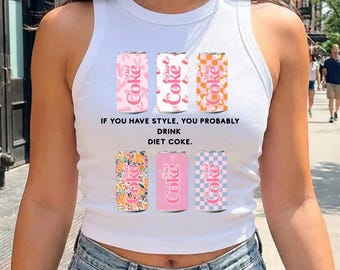 Camiseta corta sin mangas con estética retro de refresco – Camiseta divertida con estampado de bebida dietética, ropa urbana de moda, atuendo veraniego adorable, camiseta de arte pop