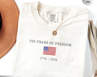 Camiseta del 250.º aniversario de EE. UU. – Colores cómodos. Camiseta 250 años de América – Est. 1776. Camiseta unisex del 4 de julio.