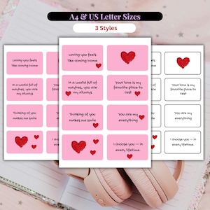 Könnte beinhalten: Druckbare Valentinstagskarten in Rosa und Weiß mit roten Herzillustrationen und romantischen Phrasen. Erhältlich in A4- und US-Letter-Größen mit drei Stilen. Texte enthalten Sätze wie "Loving you feels like coming home" und "Du bist alles für mich."