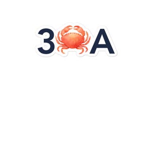 Puede incluir: Una pegatina con el texto "30A" y una ilustración de acuarela de un cangrejo. Los números y la letra son de color azul marino, y el cangrejo es de color naranja y rojo. La pegatina está sobre un fondo blanco.