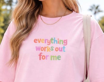 Frauen Tshirt lässiges T-Shirt alles funktioniert für mich, positives Regenbogen T-Shirt, inspirierendes Shirt, Selbstliebe, Geschenk für sie