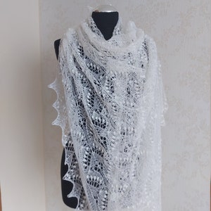 Hand Кnit Shawl White Wedding Shawl Lace Wrap Shawl Knitted Shawl white Knitted Stola White Bridal châle mariée Off white Wedding shawl image 2