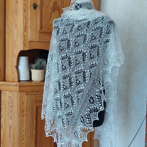 Hand Кnit Shawl White Wedding Shawl Lace Wrap Shawl Knitted Shawl white Knitted Stola White Bridal châle mariée Off white Wedding shawl image 3