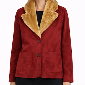 Abrigo de ante rojo hecho a mano de Christina Applegate inspirado en Anchorman 2: La leyenda continúa.