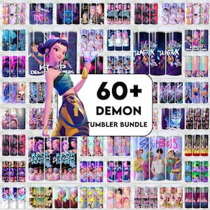 Peut inclure: Une collection de plus de 60 gobelets Demon, avec divers motifs, dont K-Pop Demon Hunters. Les gobelets sont exposés sur des étagères, avec un graphisme central représentant un personnage et le texte "60+ DEMON TUMBLER BUNDLE."