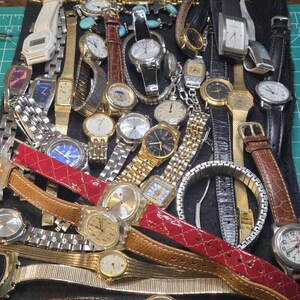 Lot of 6 womens vintage hard band watches Vintage Set of 6 Ladies Wrist Watches Leather Bands UNTESTED  main image 3