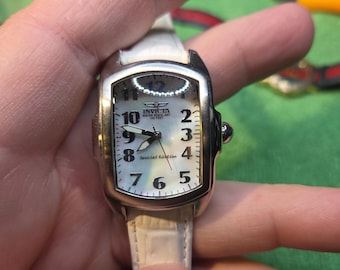 Montre à quartz en nacre pour femme Invicta édition spéciale 0441