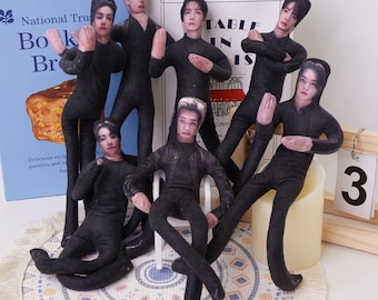 Peluche abstraite BTS, poupée Kpop, col rond World Tour 2026, jouet personnage K-Pop, cadeau de l'armée