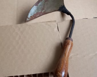 Unusual gardening trowel not seen one before but feels good in hand well balance