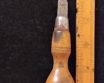 Destornillador antiguo Marples de 6 pulgadas con mango de madera dura, punta perfecta, casi sin usar.