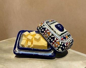 Mantequera de cerámica marroquí hecha a mano con tapa – Diseño geométrico colorido – Cerámica tradicional de Fez – Decoración de cocina – Mantequera artesanal