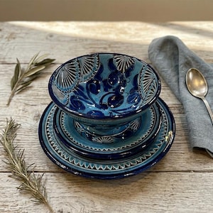 Handgjort marockanskt keramikset med 3 delar | Blå handgraverad keramikskål och tallrikar | Traditionellt marockanskt porslin | Keramiskt middagsset