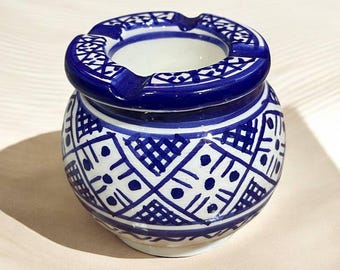 Posacenere in ceramica di Fes fatto a mano - Design berbero blu e bianco, ceramica artigianale marocchina