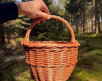 Handgemaakte wilgenmand met handvat, rieten mand voor het plukken van paddenstoelen, bessenplukmand, rustieke opbergmand in cottagecore-stijl