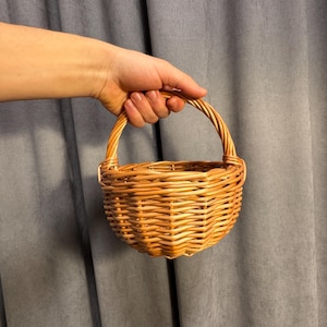 Mini handflätad pilkorg med handtag, liten rottingkorg, rustik heminredning, handgjord i Tyskland, presentkorg, förvaringskorg