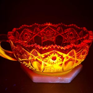 L.E. Smith Quintec Amberina kadmiumglasskål | Vintage UV-reaktiv 365nm glödglas | MCM blöjskål med handtag