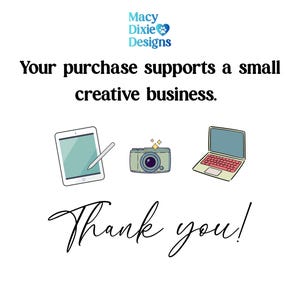 K&ouml;nnte beinhalten: Illustration mit Tablet und Stift, Kamera und Laptop. Der Text lautet "Ihr Einkauf unterst&uuml;tzt ein kleines kreatives Unternehmen." und "Vielen Dank!" in einer Schreibschrift. Das Macy Dixie Designs Logo befindet sich oben.