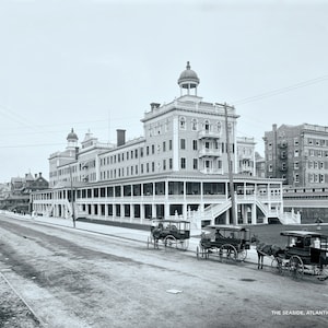 Vintage Photograph of The Seaside in Atlantic City circa 1901