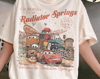 Koszulka Retro Radiator Springs Comfort Colors, koszulka Disney Lightning McQueen, koszulka rodzinna Pixar Cars, koszulka Złomek, bluza z kapturem Disney Vacation