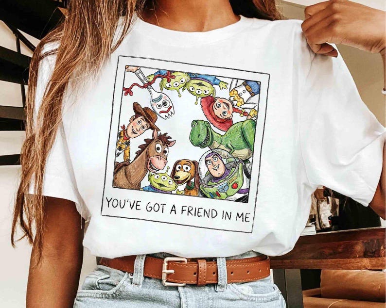 Camiseta Coquette Toy Story Land, Camiseta Disney Ribbon Pixar, Ropa estética de Woody Jessie Buzz Lightyear, Sudadera con capucha Dainty You've Got A Friend imagen 4