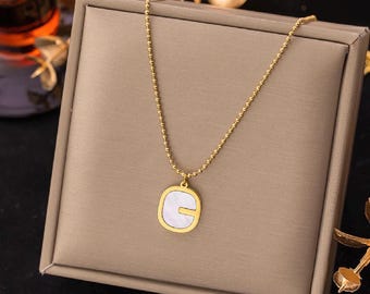 Collier pendentif G initial, collier lettre en or