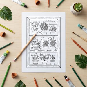 Op de afbeelding: Een zwart-wit lijntekening van potplanten op een plank, omringd door kunstbenodigdheden. De tekening toont drie planken met verschillende planten in potten. Potloden, verftubes en een kleine vetplant liggen verspreid.