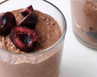 Met chocolade omhulde chiazaadpudding met proteïne en vezels