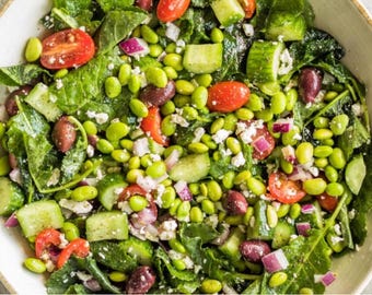 Koolhydraatarme salade van Griekse boerenkool en edamame