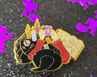 Witch Spiritual Table Enamel Pin - Halloween Pin, Gruseliger Pin, Hexe Pin, Altar Pin