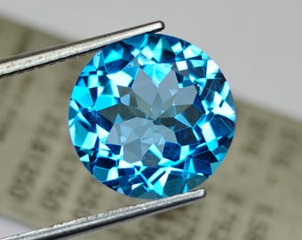 Topacio azul suizo natural 6,93 ct • Redondo 12,08 x 12,16 mm • Gema facetada brillante • Piedra suelta azul vibrante para joyería personalizada, topacio de diciembre.