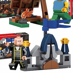 K&ouml;nnte beinhalten: Ein Kunststoff-Bausteinset mit einer kleinen Spielfigur mit beigem Kopf und schwarzem Oberk&ouml;rper mit gelbem Besatz, neben einer grauen und blauen Burgstruktur mit blauer Flagge, vor einer rot-schwarzen Produktverpackung.