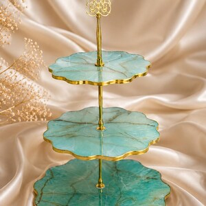 Handgemaakte cupcakehouder van turquoise marmerhars | Gouden dessertplateau, decoratie voor bruiloften en feesten