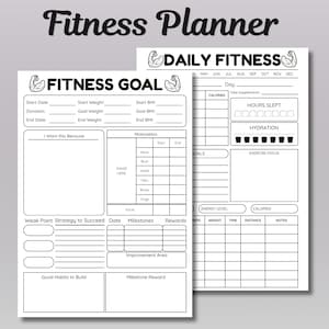 Könnte beinhalten: Zwei weiße Fitnessplaner mit schwarzem Text. Der obere Planer lautet "Fitness Planner" und der untere Planer lautet "Fitness Goal" und "Daily Fitness". Die Planer enthalten Abschnitte für Ziele, Tracking und tägliche Fitnessroutinen.
